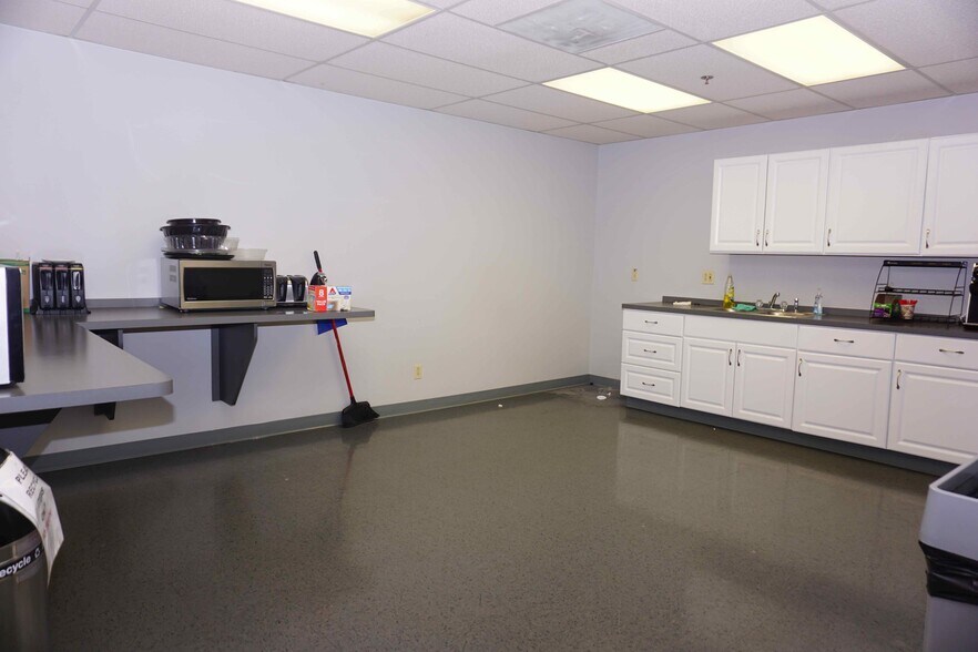 More Photos Of 7395 Industrial Parkway Dr, Lorain Manufacturing For Sale