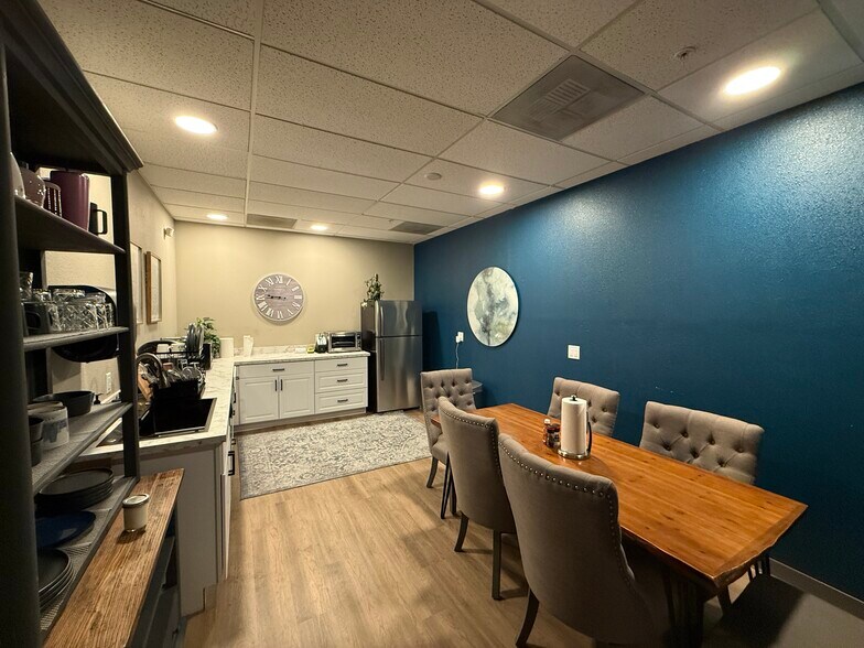 More Photos Of 2195 Larkspur Ln, Redding Office For Sale