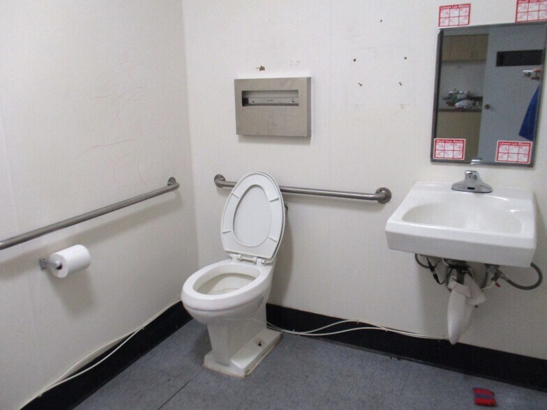 More Photos Of 9900-9904 S Central Ave, Los Angeles Schools For Lease