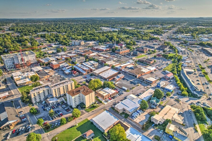 More Photos Of 125-127 E Prince St, Gallatin Storefront Retail Residential For Lease