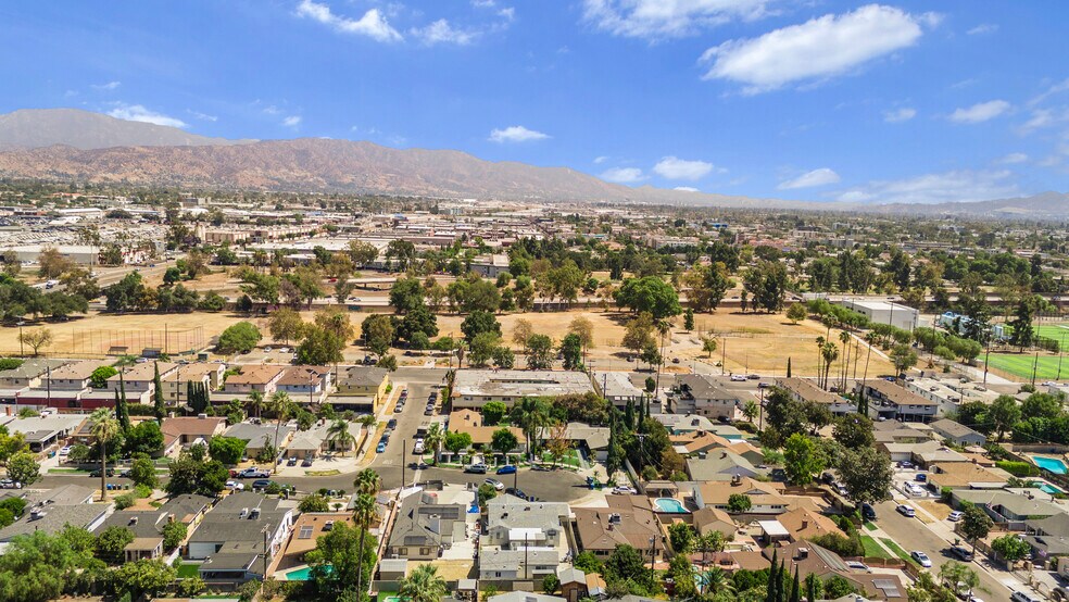 More Photos Of 7061 Whitsett Ave, North Hollywood Apartments For Sale