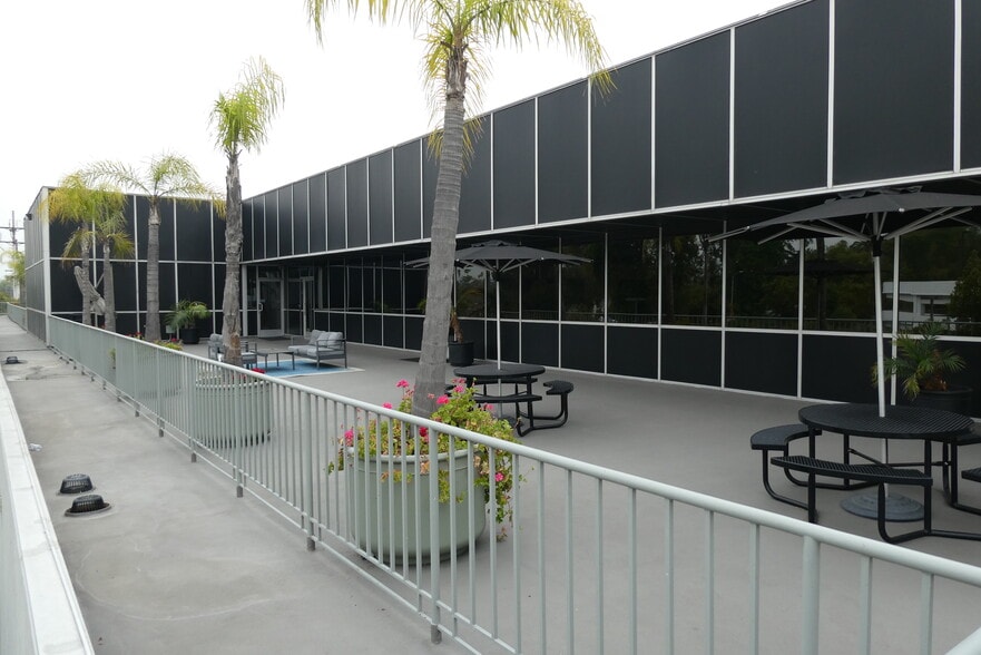 More Photos Of 6100-6120 San Fernando Rd, Glendale Office For Sale