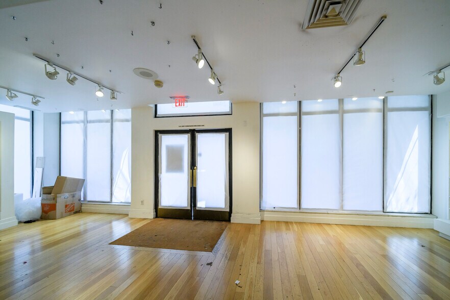 More Photos Of 2000-2020 Chestnut St, San Francisco Storefront Retail Residential For Lease