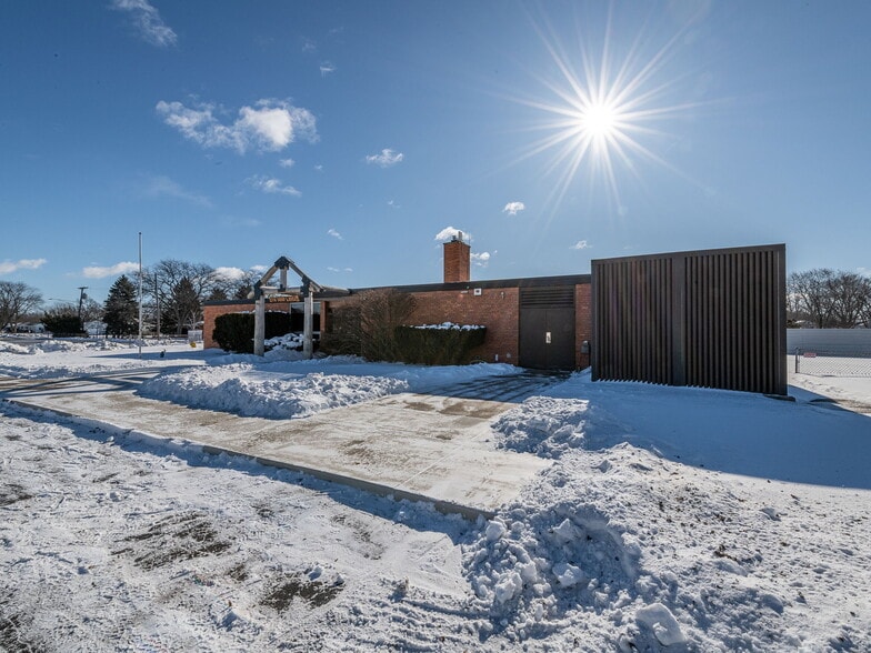 More Photos Of 2400 N Dixie Hwy, Monroe Serviced Offices For Sale