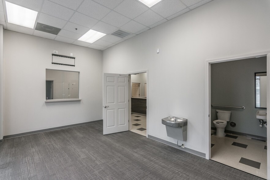 More Photos Of 179 Hancock St, Gallatin Storefront For Lease