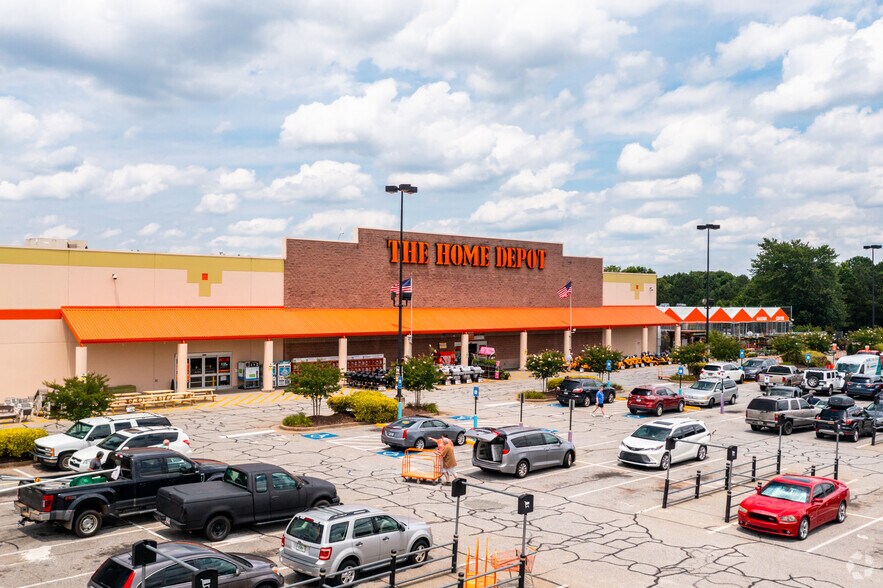 More Photos Of 1072-1180 Bullsboro Dr, Newnan Unknown For Lease