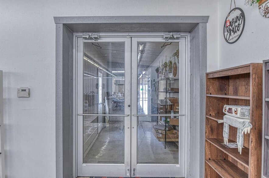 More Photos Of 102 E Central Blvd, Anadarko General Retail For Sale