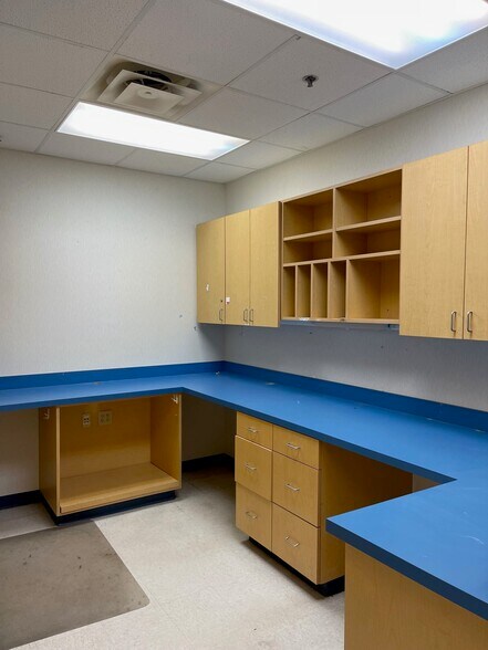 More Photos Of 10055 Ford Ave, Richmond Hill Medical For Lease