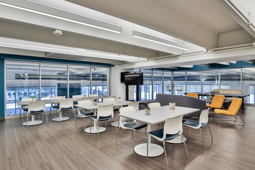 More Photos Of 500 Grand Ave, Des Moines Parking Garage For Lease