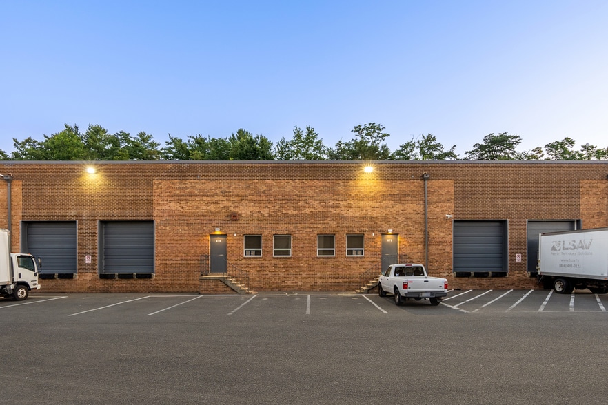 More Photos Of 901-929 S Pickett St, Alexandria Unknown For Lease