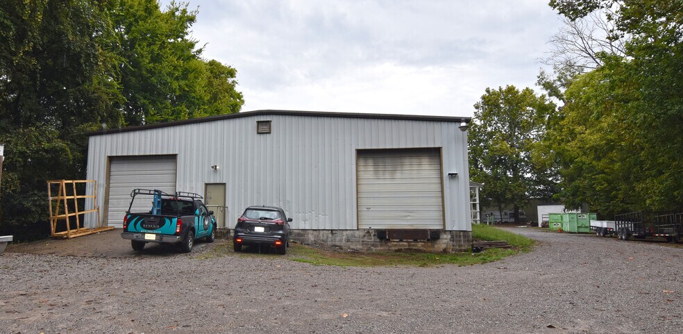 More Photos Of 300 Eddy Ct, Franklin Warehouse For Lease