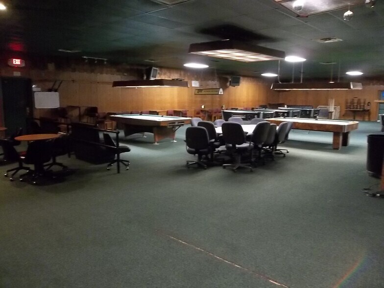 More Photos Of 3801 S Santa Fe Ave, Chanute Bar For Sale