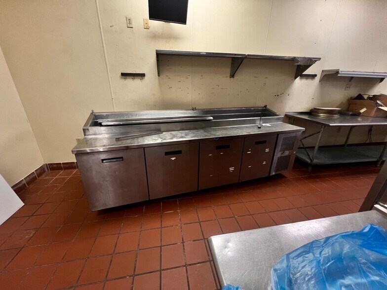 More Photos Of 920 Loveland-Madeira Rd, Loveland Storefront For Lease