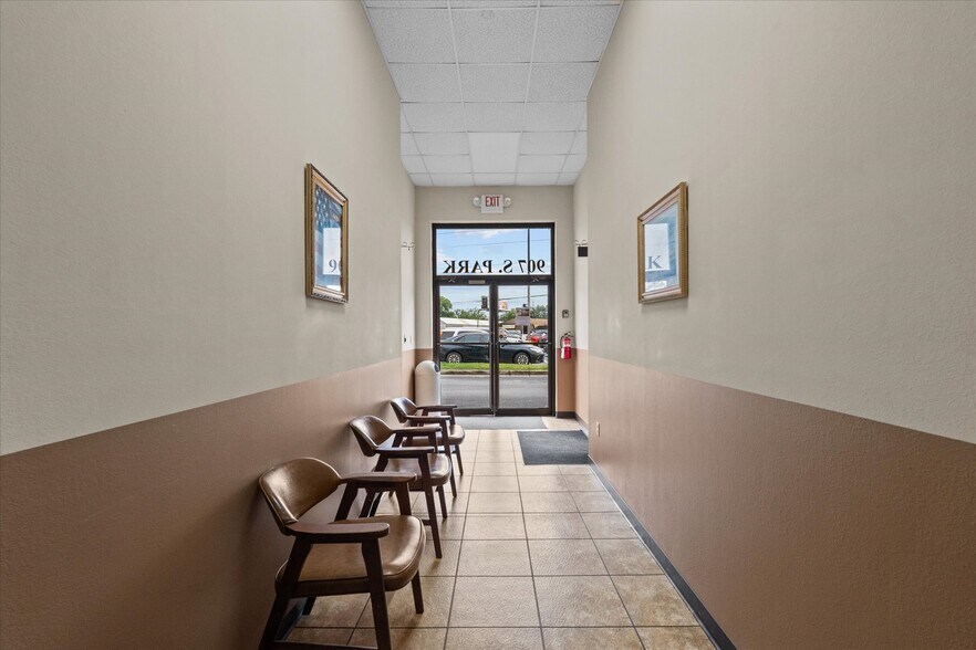 More Photos Of 907-909 S Park St, Carrollton Unknown For Lease
