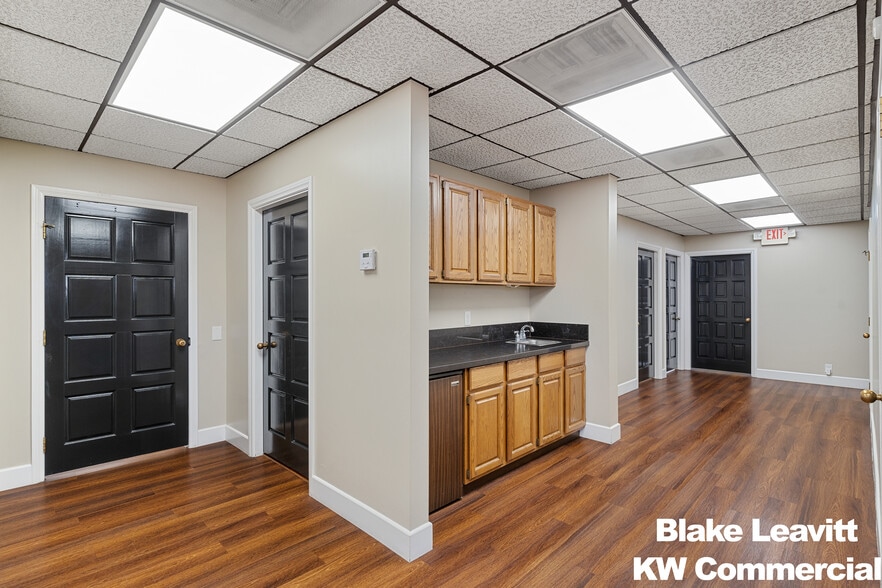 More Photos Of 510 S 9th St, Las Vegas Office For Sale
