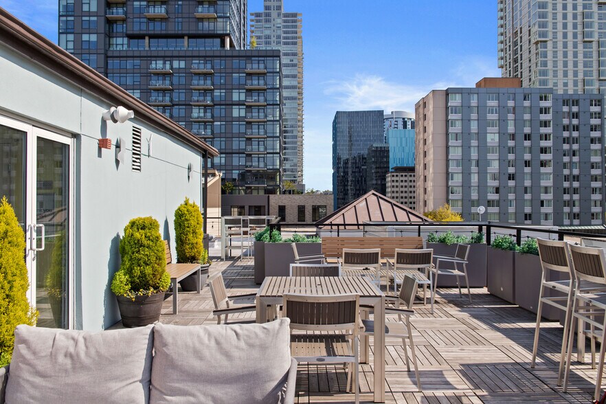 More Photos Of 2301 3rd Ave, Seattle Hotel For Sale