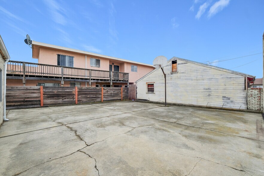 More Photos Of 2860 38th Ave, Oakland Auto Repair For Sale