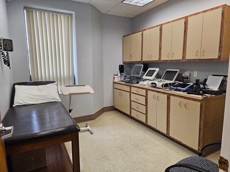 More Photos Of 500 Montauk Hwy, West Islip Medical For Lease