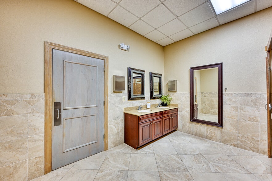 More Photos Of 5135 College St, Jacksonville Religious Facility For Sale