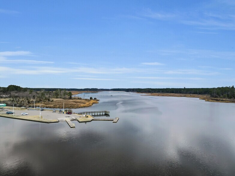 More Photos Of 470 N 4th St, Aurora Freestanding For Sale