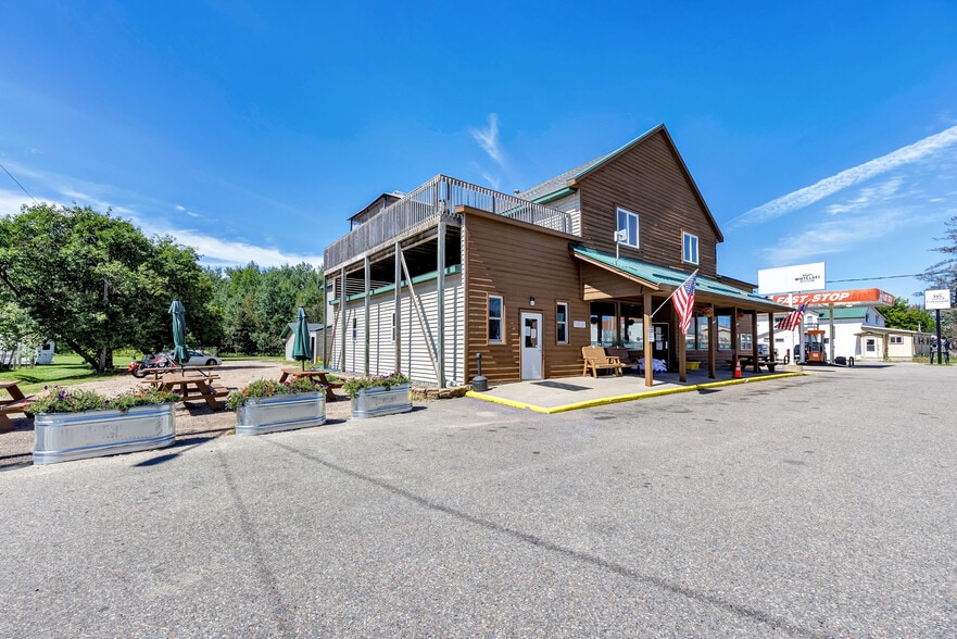 More Photos Of 633 Bissell St, White Lake General Retail For Sale