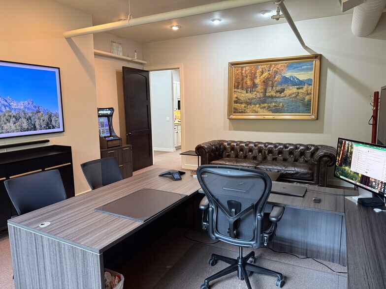 More Photos Of 8674-8696 Eagle Creek Cir, Savage Office For Sale