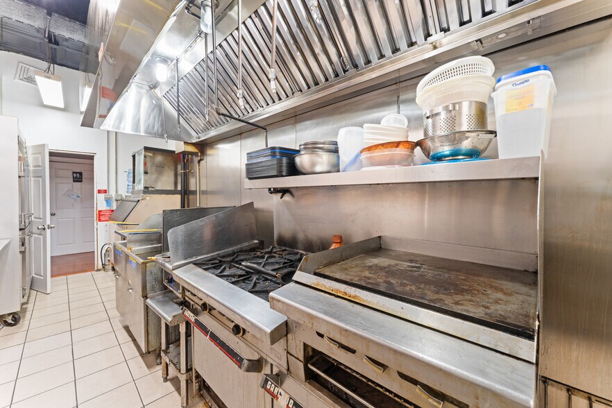 More Photos Of 811 Dixwell Ave, Hamden Flex For Sale