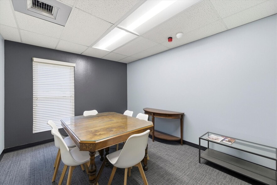 More Photos Of 150 John Knox Rd, Tallahassee Office For Sale