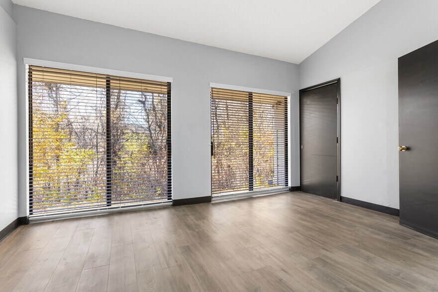 More Photos Of 1231 S Parker Rd, Denver Medical For Sale