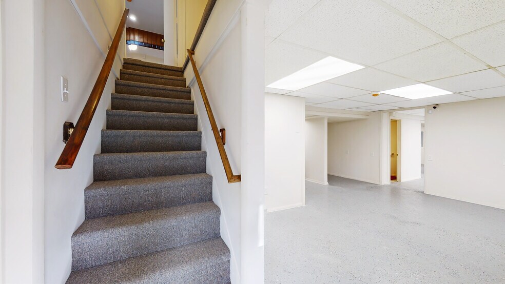 More Photos Of 220 Silver Lake Rd, Dingmans Ferry Office For Sale