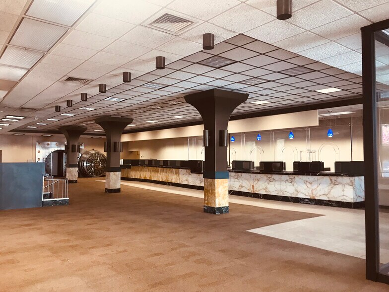 More Photos Of 5522 6th Ave, Kenosha Restaurant For Sale