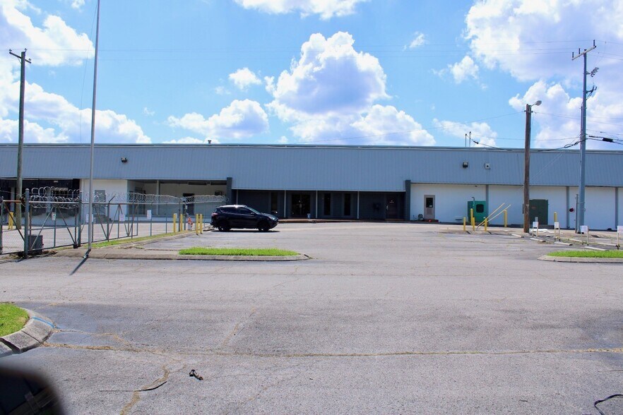 More Photos Of 485 Craighead St, Nashville Distribution For Lease