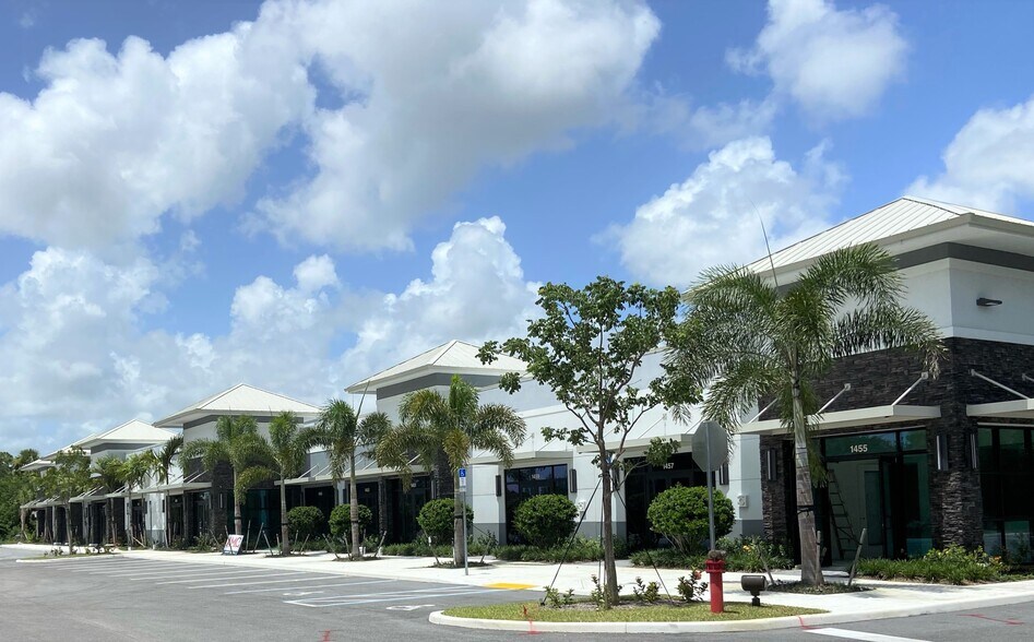 More Photos Of 1449 SW Gatlin Blvd, Port Saint Lucie Storefront For Lease