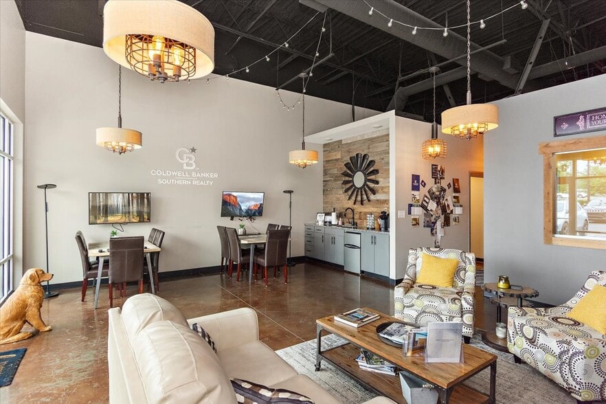 More Photos Of 923 Nashville Pike, Gallatin Storefront Retail Office For Lease