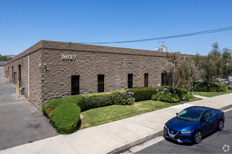 More Photos Of 9627-9629 Owensmouth Ave, Chatsworth Manufacturing For Lease