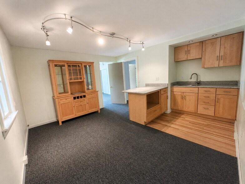 More Photos Of 6 Daniel Webster Hwy, Nashua Office For Lease