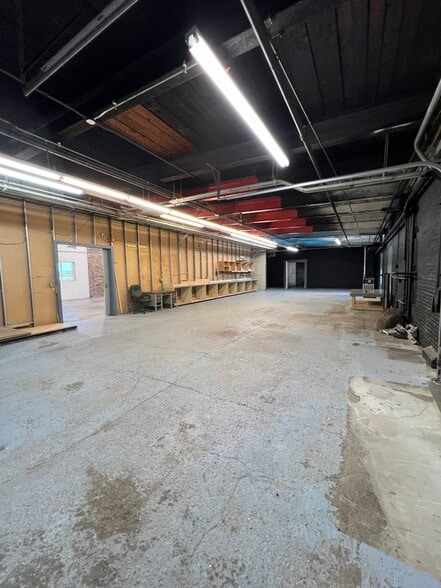 More Photos Of 58 Pulaski St, Peabody Manufacturing For Lease