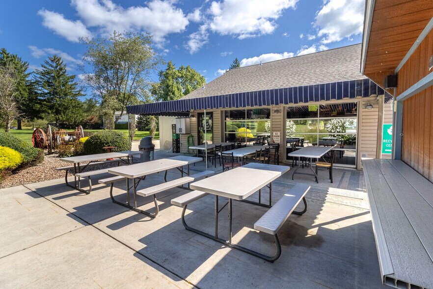 More Photos Of 13524 S Eagle Valley Rd, Tyrone Restaurant For Sale