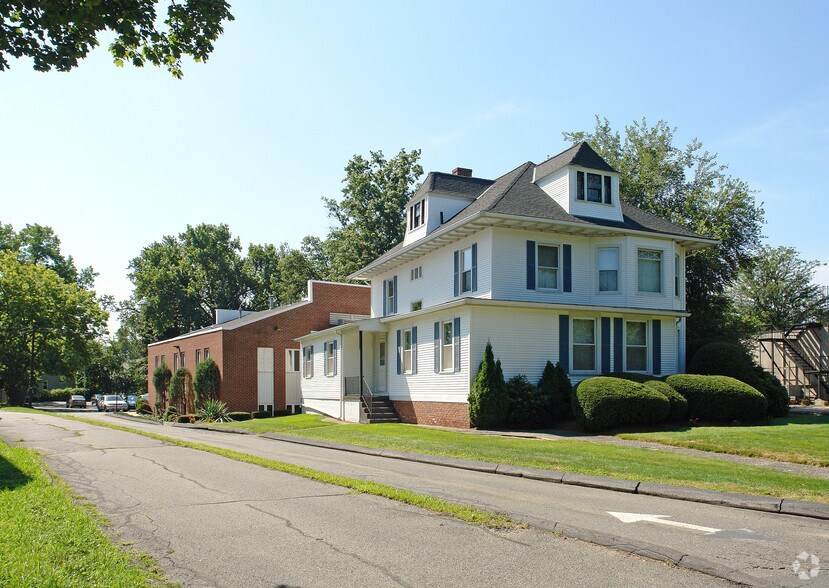 More Photos Of 71 Park Ave, West Springfield Medical For Lease