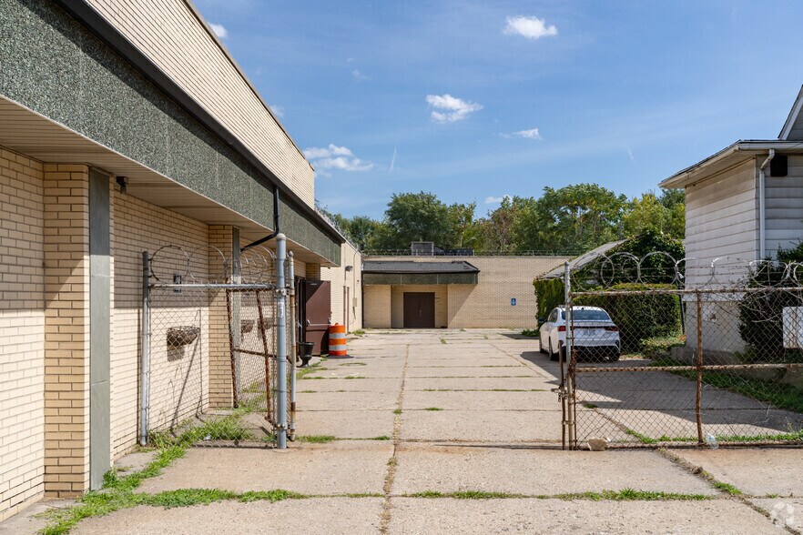More Photos Of 17910 Van Dyke St, Detroit Manufacturing For Sale