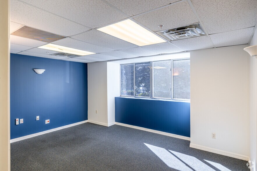 More Photos Of 2221 Corporation Blvd, Naples Light Manufacturing For Sale