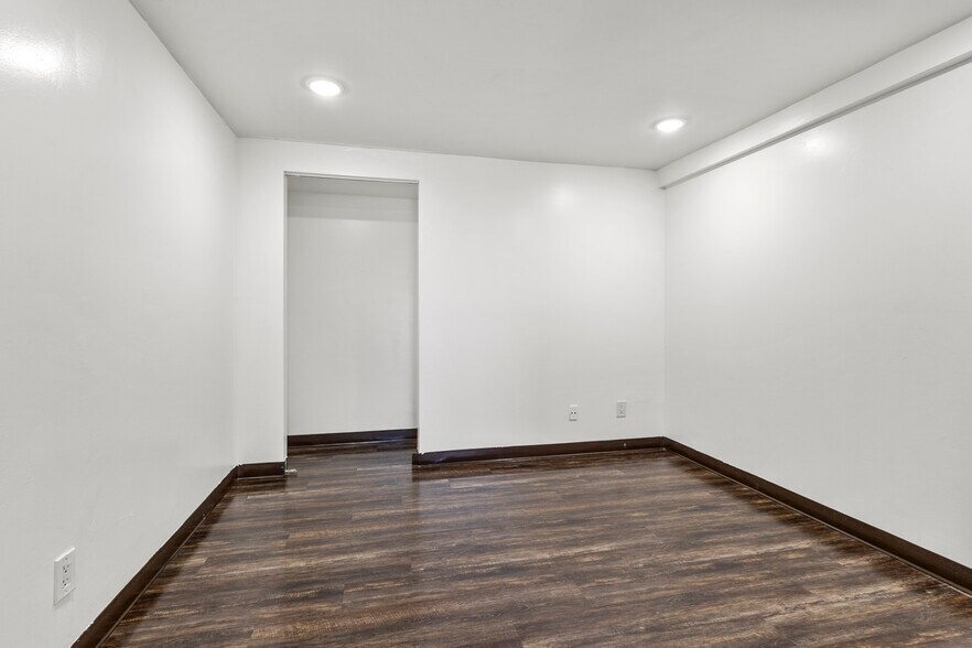 More Photos Of 108 N Depot Dr, Fort Pierce Office Residential For Lease