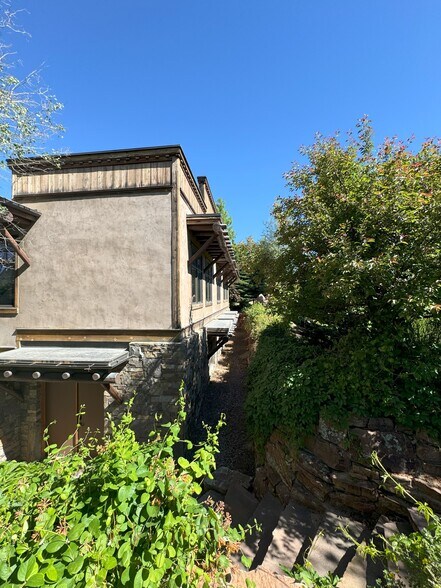 More Photos Of 2 Hot Springs Loop Rd, Ennis Medical For Sale