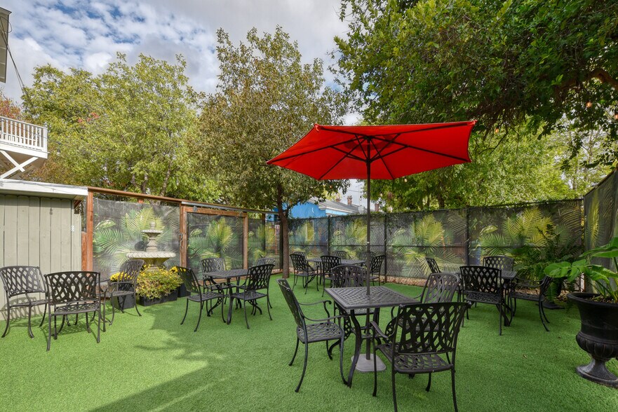 More Photos Of 1102 S Alamo St, San Antonio Storefront Retail Office For Sale