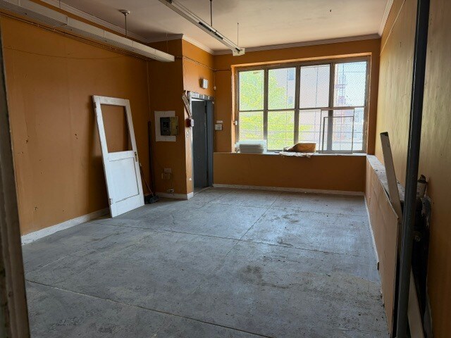 More Photos Of 38-10 29 St, Long Island City Warehouse For Lease