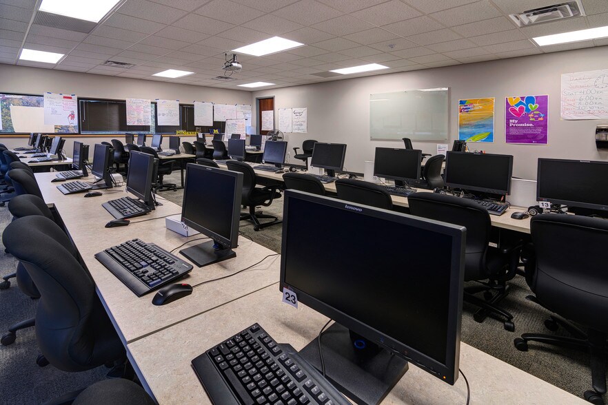 More Photos Of 2680 Horizon Dr SE, Grand Rapids Office For Lease