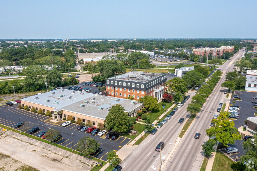 More Photos Of 7358-7360 N Lincoln Ave, Lincolnwood Coworking Space