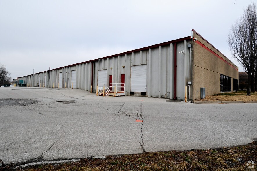 More Photos Of 9668-9680 Marion Rdg, Kansas City Light Manufacturing For Lease