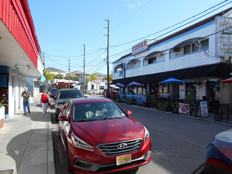 530 Athens St, Tarpon Springs, FL 34689 Retail