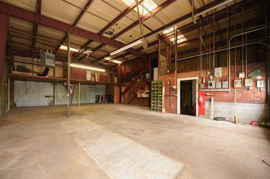 More Photos Of 501 Prospect St, High Point Manufacturing For Lease